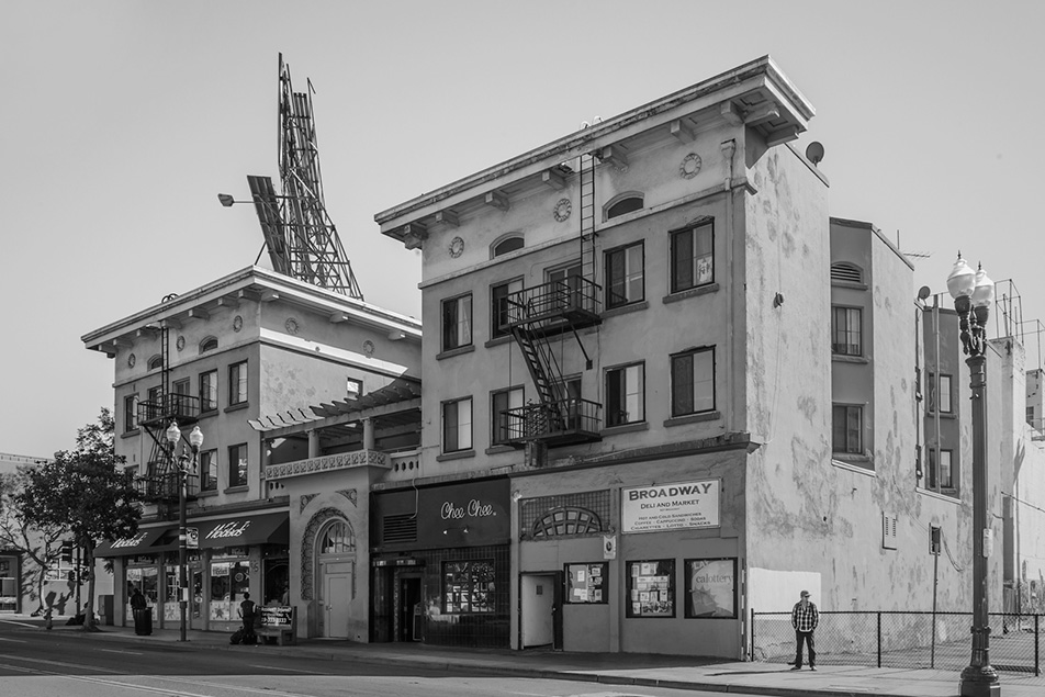 01-Frances-Apartments---02---West-Facade